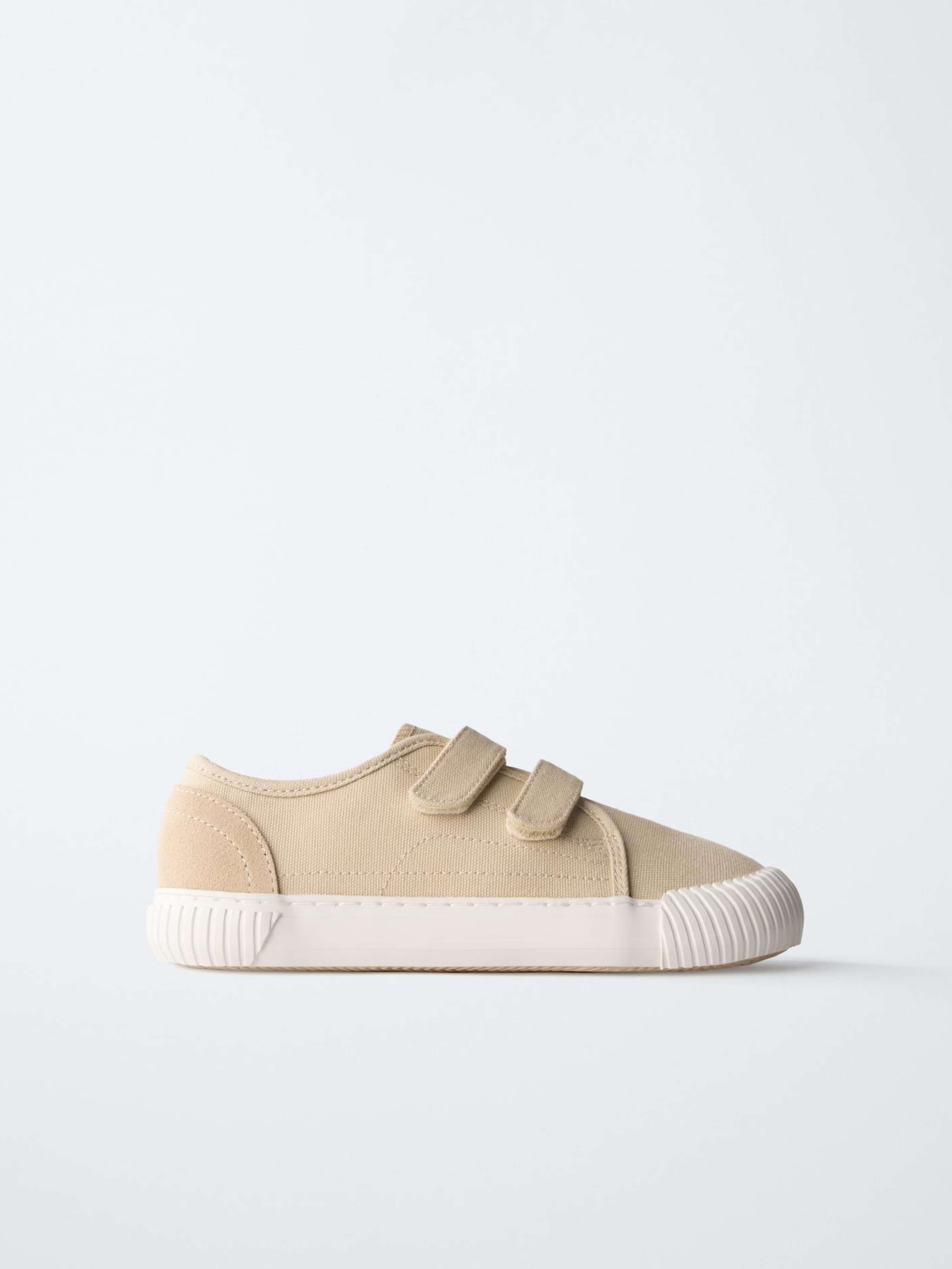 Canvas Sneaker