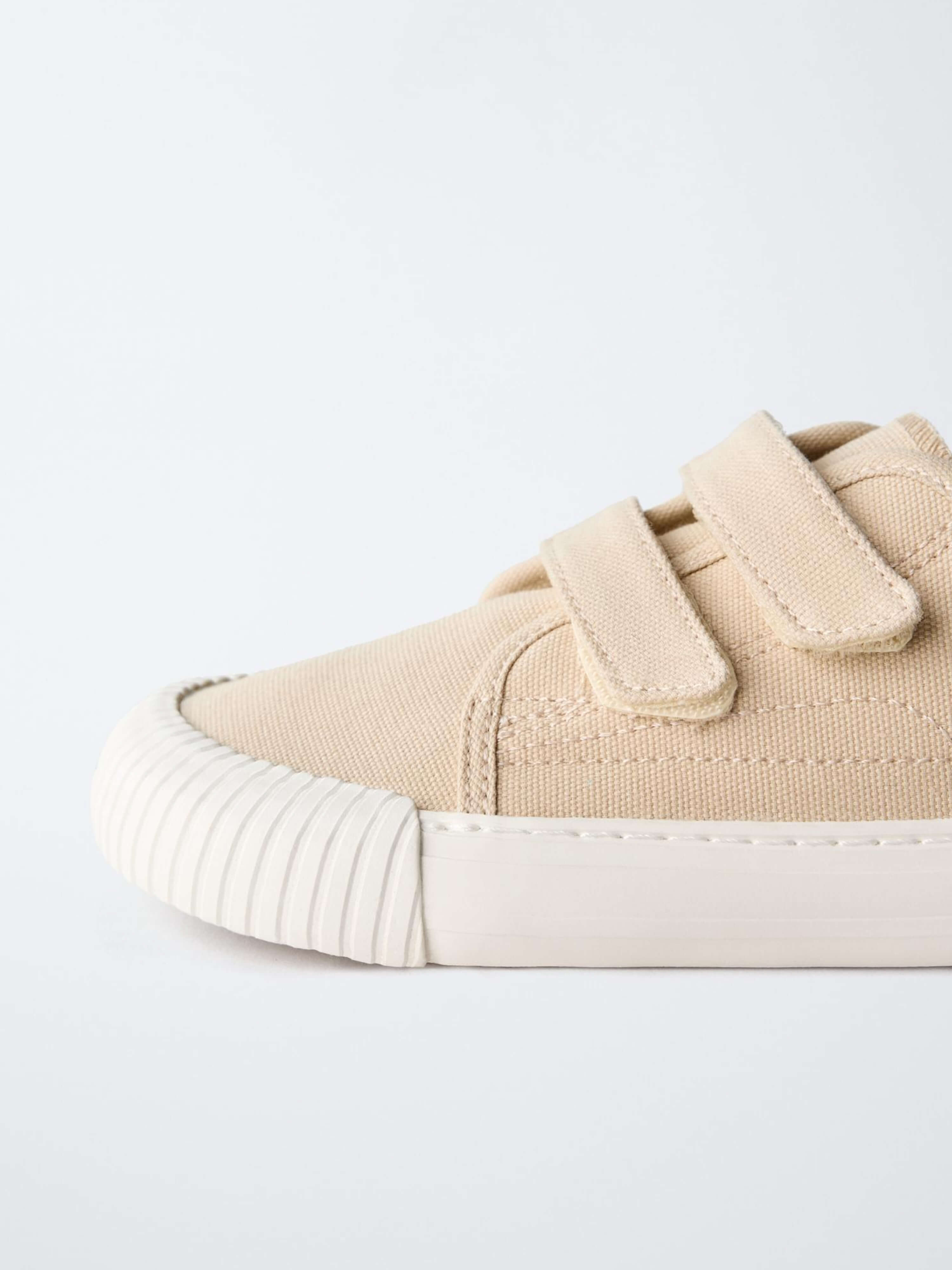 Canvas Sneaker